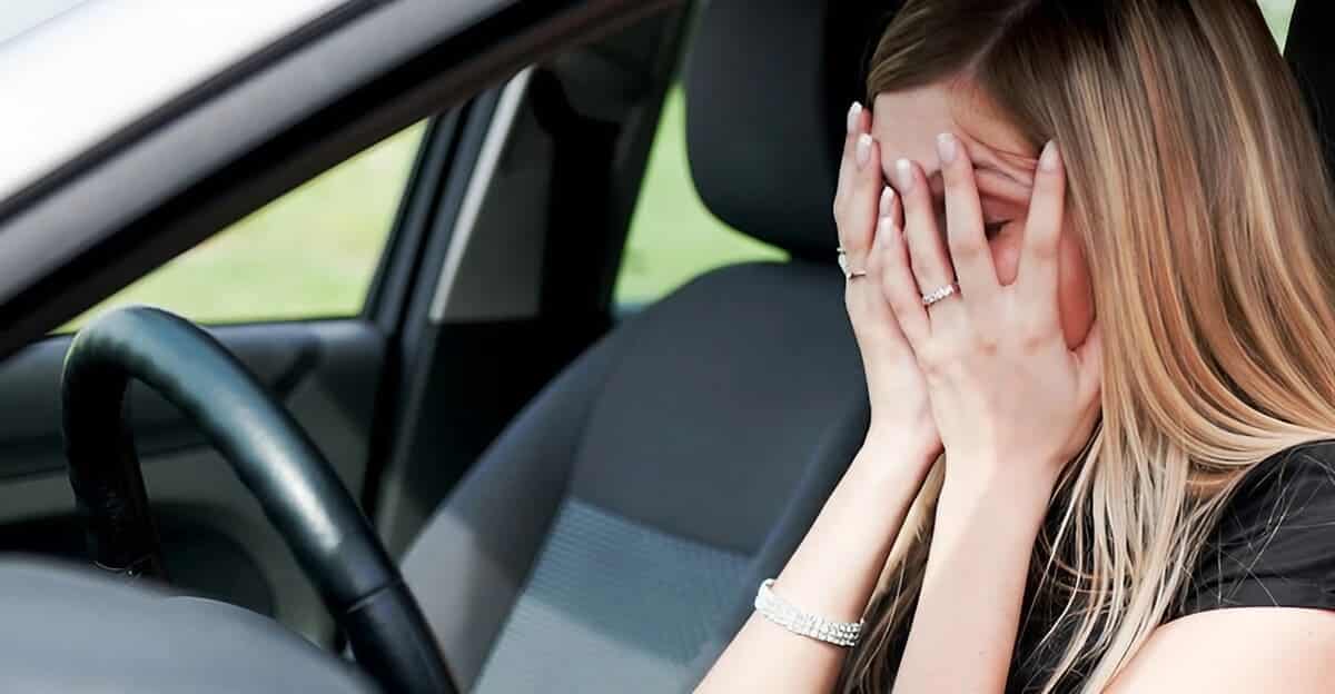 mujer que tiene amaxofobia miedo conducir