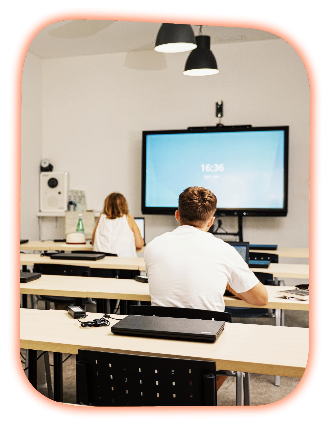 sala de la autoescuela con alumnos