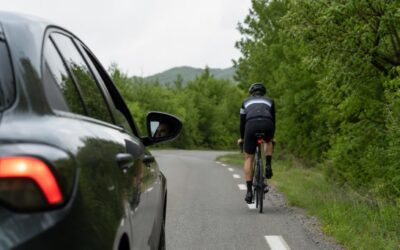 Cómo adelantar a ciclistas con seguridad en carreteras secundarias